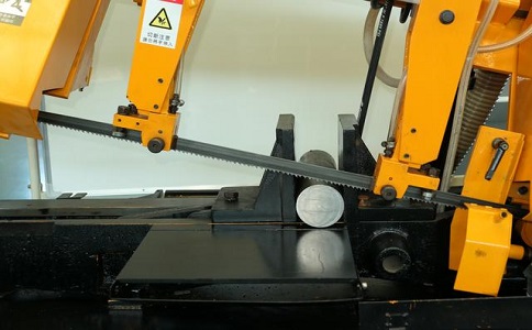 都安数控带锯床自动送料精度会出现偏差吗？