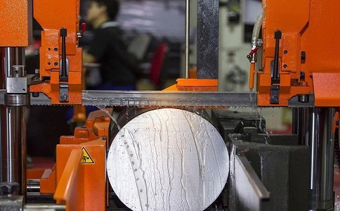 都安立式金属带锯床切削出现跑带故障解决方法！